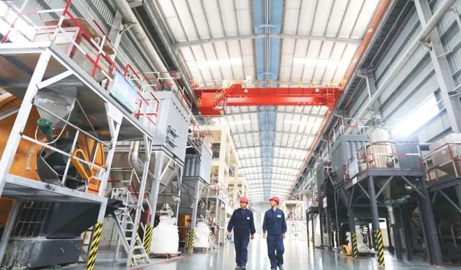 風(fēng)云閩商 | 三祥新材夏鵬 從校辦工廠到全球氧化鋯領(lǐng)跑者，打造鋯鎂產(chǎn)業(yè)“小巨人”